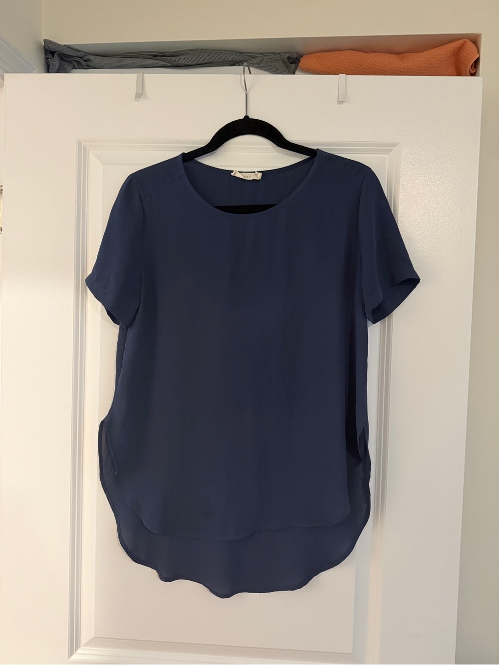 Lush Navy Short-Sleeve Rounded-Hem Blouse